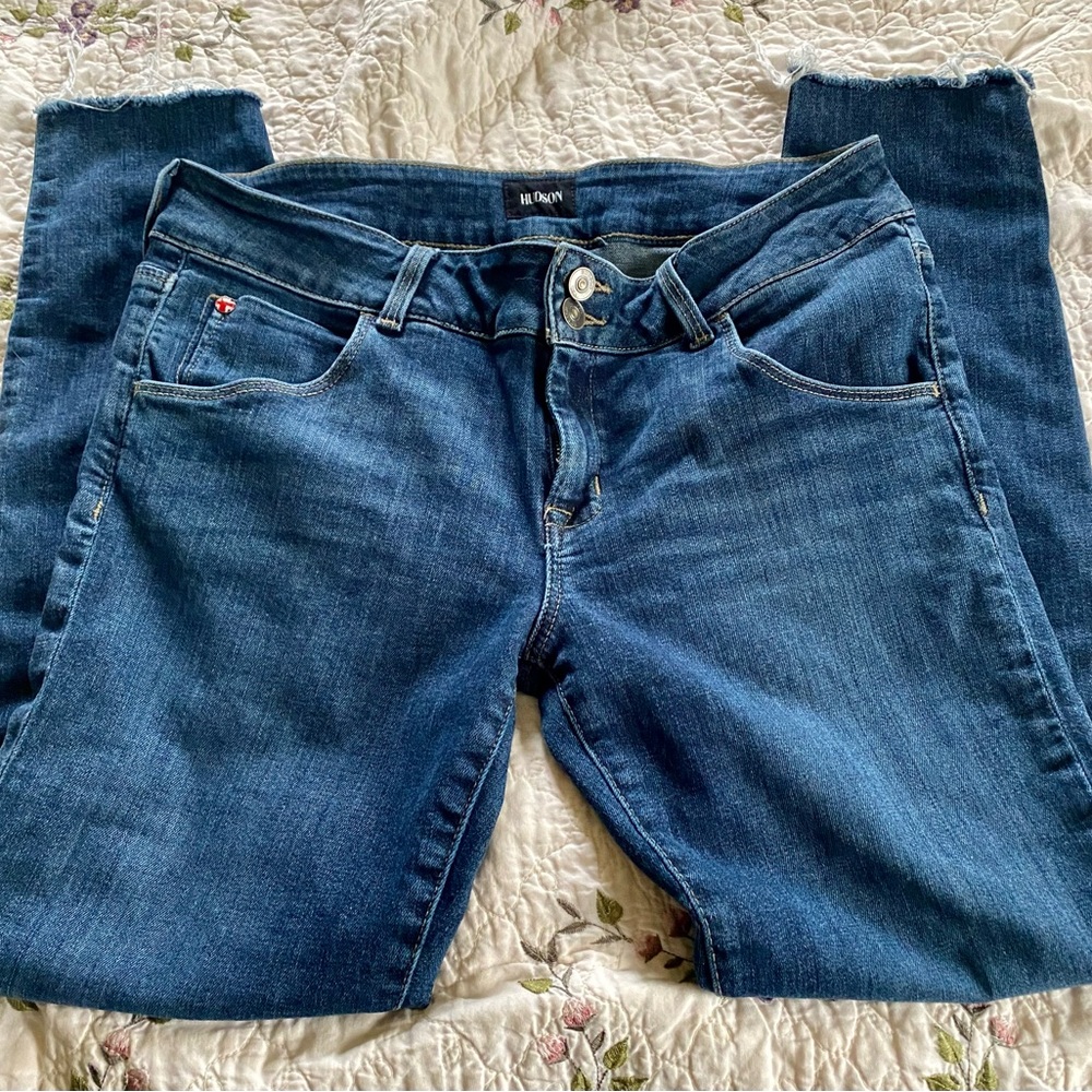 HUDSON “Collin” Jeans worn once - raw bottom - great fit - Mid - Rise